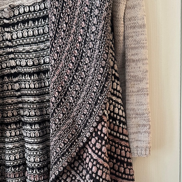 The Pyramid Collection Black and Gray Cardigan - Picture 7 of 9